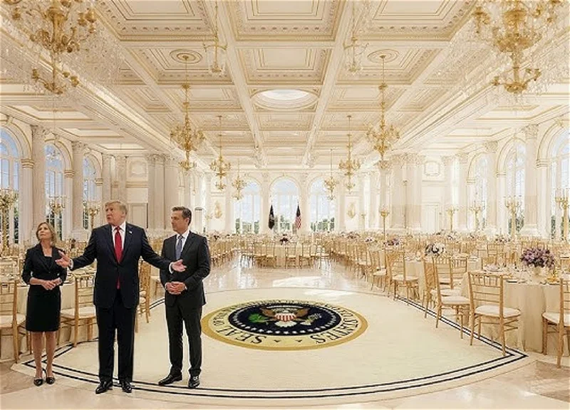 Дональд Трамп з Меланією в новій бальній залі Східного крила Білого дому