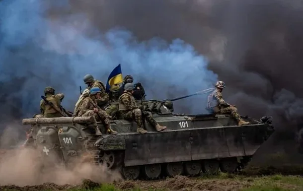 ДШВ на БТР-101 з прапором відбивають штурм росіян по газовій трубі на Сумщині