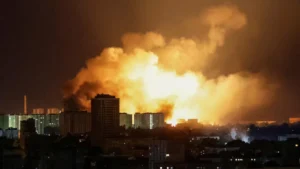 Потужний вибух над Києвом від російського удару вночі 14 травня