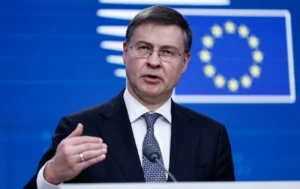 Єврокомісар Валдіс Домбровскіс виступає щодо послаблення санкцій США проти РФ