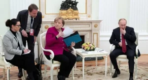 Володимир Путін та Ангела Меркель на переговорах у Кремлі щодо діалогу з ЄС