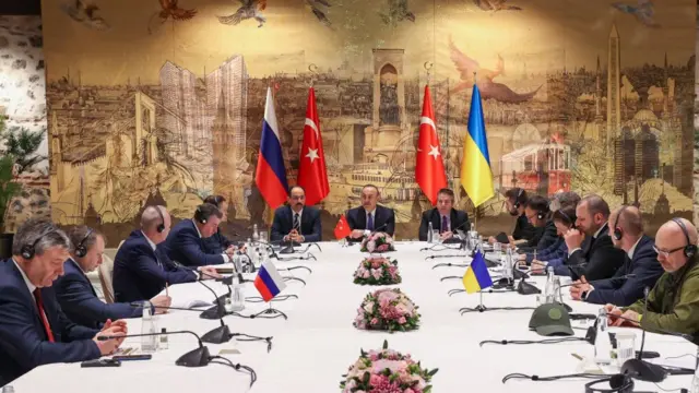 Тристоронні переговори делегацій Росії, Туреччини та України щодо мирної угоди.