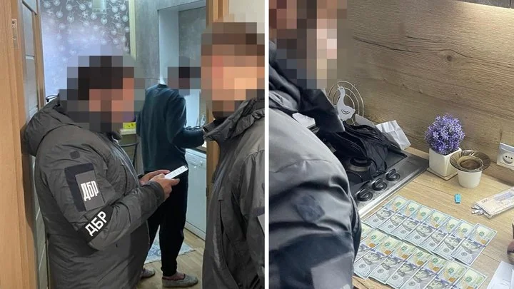 Обшуки в Ужгородському ТЦК: поліцейські оглядають приміщення та пачки грошей