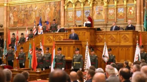 Петер Мадяр виступає на трибуні угорського парламенту під час обрання премєр-міністром