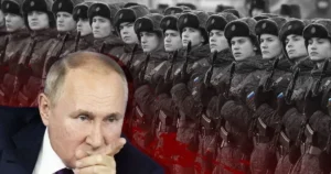 Володимир Путін на тлі російських солдатів щодо можливої мобілізації після виборів