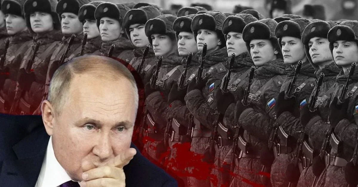 Володимир Путін на тлі російських солдатів щодо можливої мобілізації після виборів