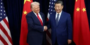 Трамп і Сі Цзіньпін тиснуть руки на саміті щодо зниження мит