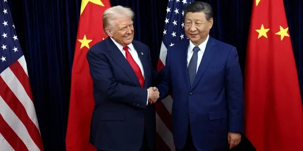 Трамп і Сі Цзіньпін тиснуть руки на саміті щодо зниження мит