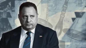 Андрій Єрмак на тлі терезів правосуддя та ланцюгів щодо застави 14,5 млн грн