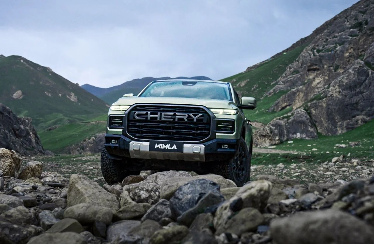 Повнорозмірний пікап Chery Himla на камянистій гірській дорозі
