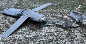 Уламки модернізованої ракети Х-101 на засніженому полі