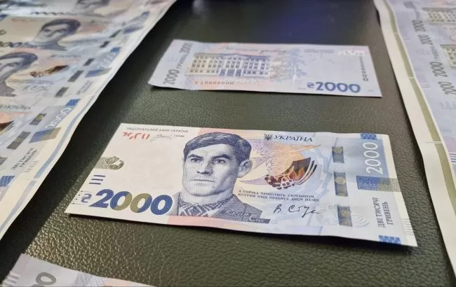 Банкноты номиналом 2000 гривен Национального банка Украины