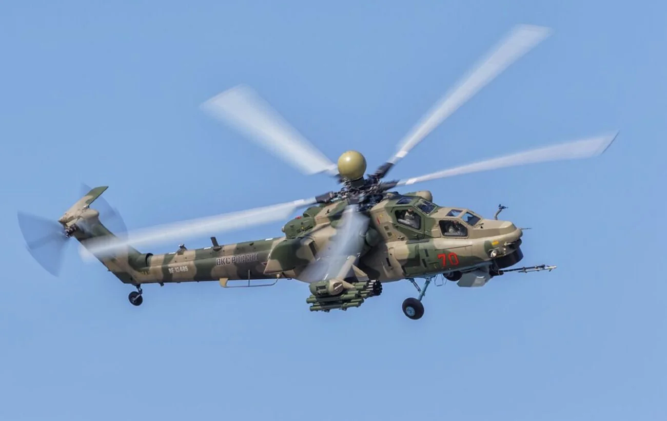 Ударний вертоліт Мі-28 Нічний мисливець у польоті над Бєлгородщиною