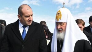 Премєр Румен Радев поряд із патріархом Кирилом на зустрічі в Болгарії