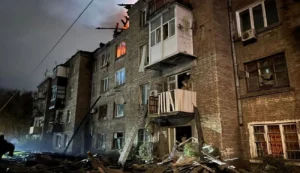 Харківська багатоповерхівка після влучання дрона з пожежею на поверсі