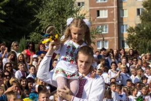Коли останній дзвоник у школах України