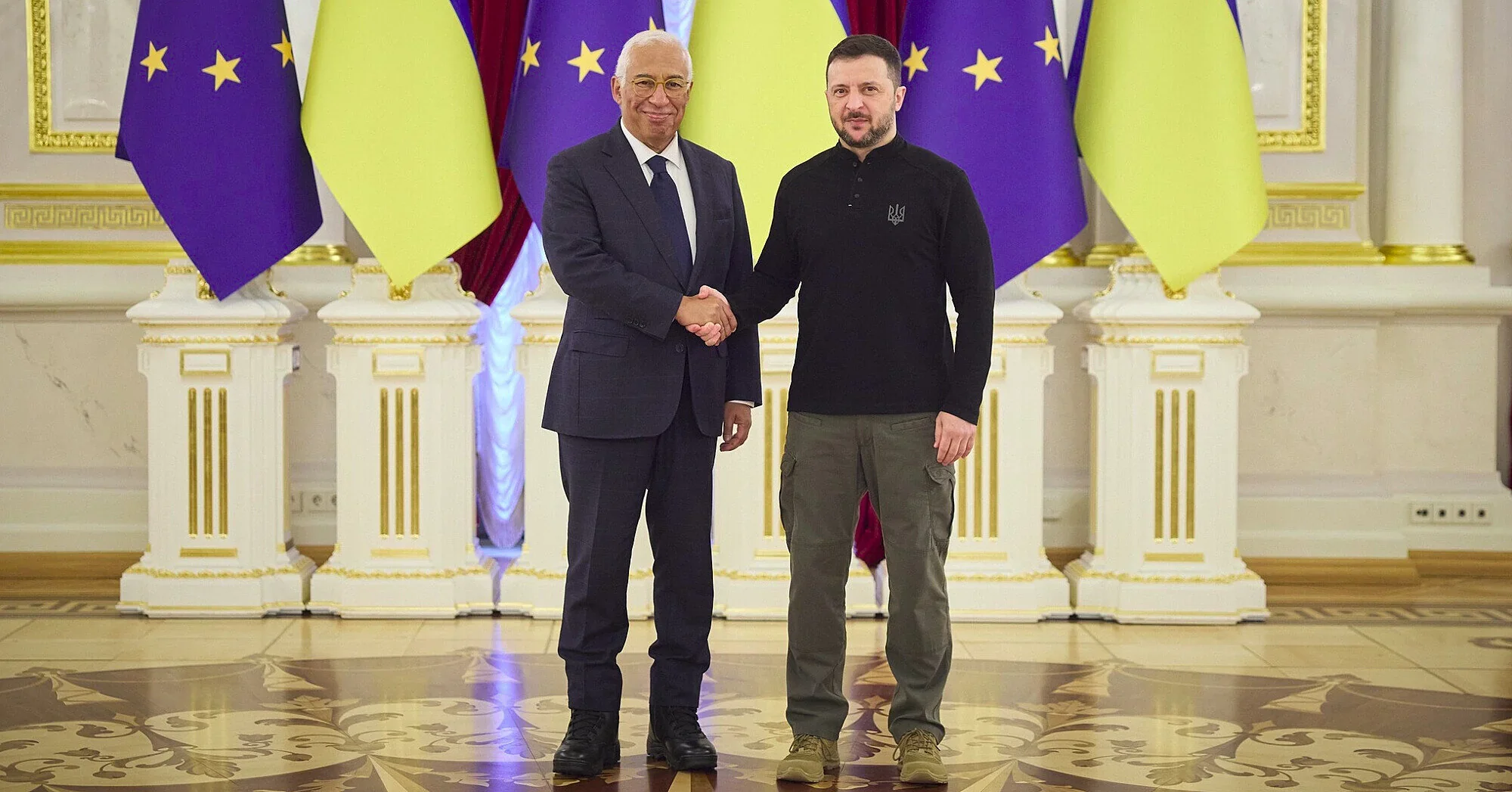 Антоніу Кошта та Володимир Зеленський тиснуть руки на зустрічі щодо підтримки України