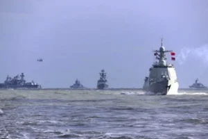 Китайські військові кораблі під час спільних навчань з Росією в Жовтому морі