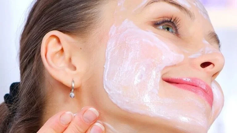 Маска для лиця з білка і крохмалю: домашній ліфтинг