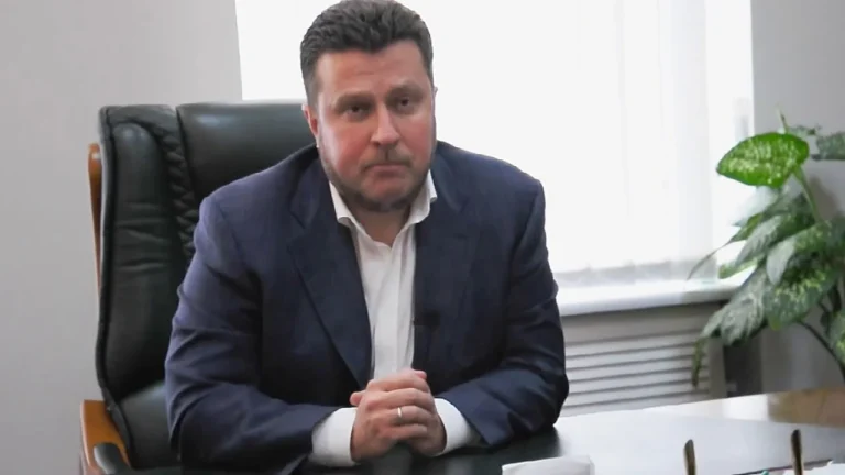 «Міг жити найкраще життя»: Яценко відповів на критику нової посади