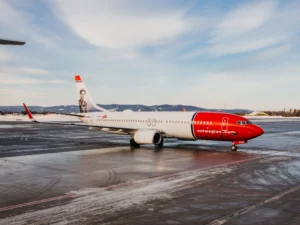 Самолёт Norwegian с логотипом British Airways после поражения на ЧМ-2026