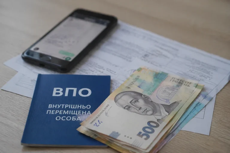 Переселенці можуть отримати до 2600 доларів, але не всі: деталі програми