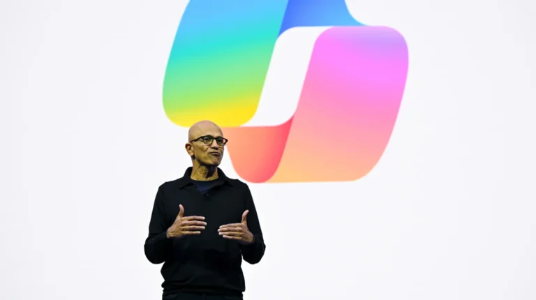 Сатья Наделла на фоне логотипа Microsoft предупреждает о рисках ИИ-промптов