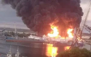Пожар в порту Крыма после удара СБУ по военной инфраструктуре