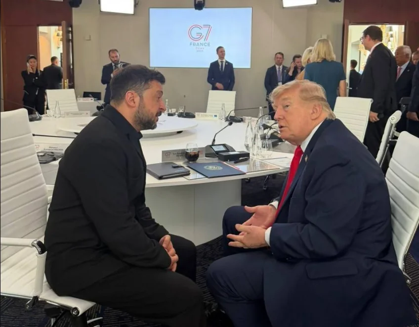 Дональд Трамп і Володимир Зеленський під час зустрічі на саміті G7