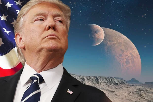 Дональд Трамп на фоне Луны рассматривает кампанию против Ирана
