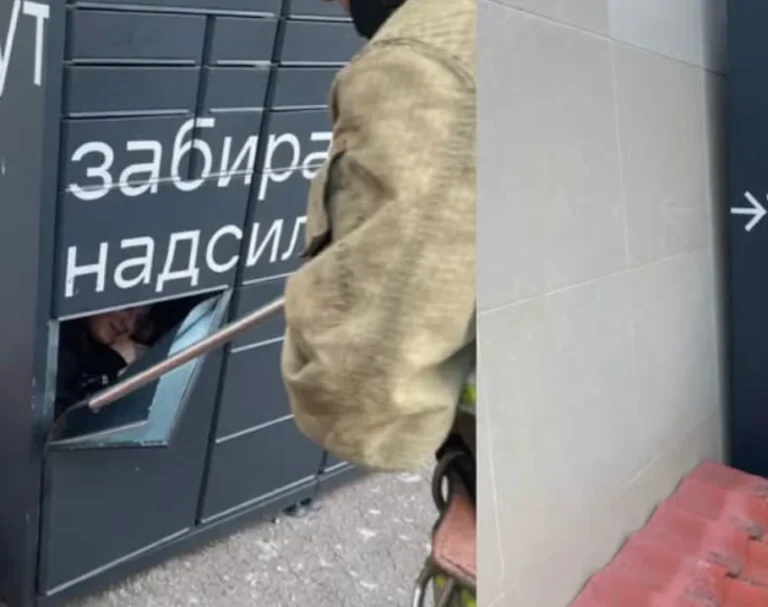 У Рівному дівчина “закрилась” у поштоматі: як її рятували (відео)