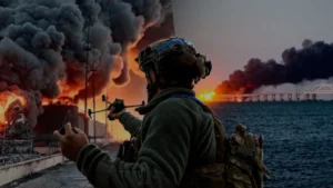 Боєць ЗСУ спостерігає за ударами по логістиці та мостах Росії в Криму