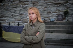 Катерина Прокопенко: ілюстраторка, голос родин «Азовсталі» і сила, яка не дає світу забути