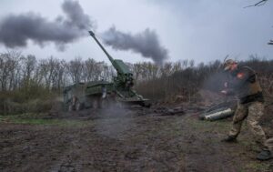 Ставка на далекобійні 155-мм снаряди: військові попереджають про ризики